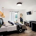 A & B Minimal ιι With Sea View In شقة