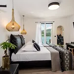 A & B Minimal ιι With Sea View In أرغوستولي