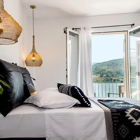 A & B Minimal ιι With Sea View In *