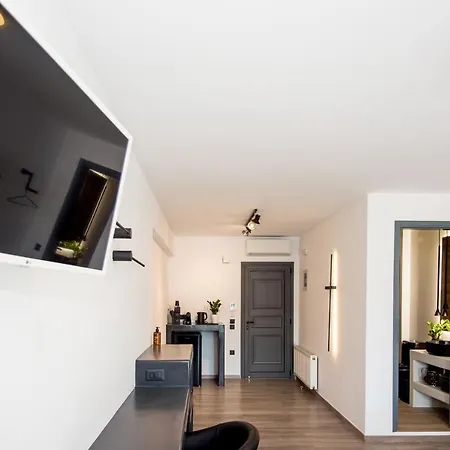 A & B Minimal ιι With Sea View In *