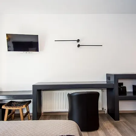 A & B Minimal ιι With Sea View In Apartment