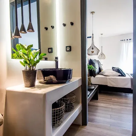 Apartment A & B Minimal ιι With Sea View In *