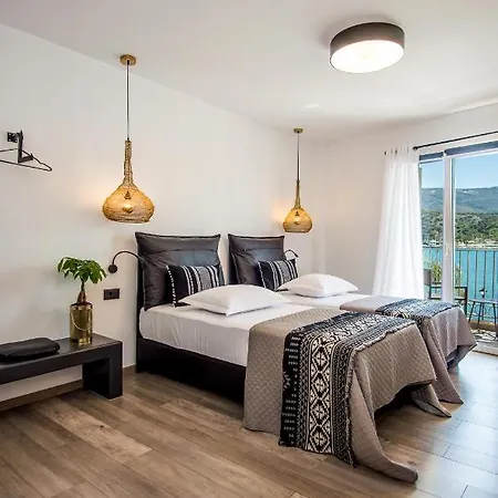 A & B Minimal ιι With Sea View In Apartment *