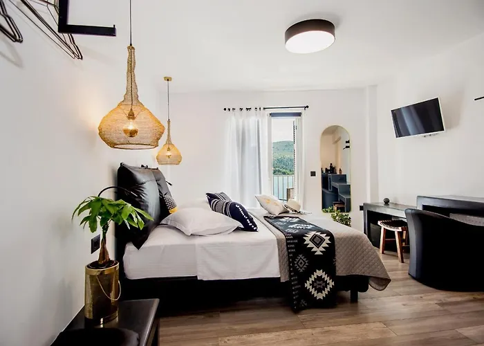 A & B Minimal ιι With Sea View In Appartement